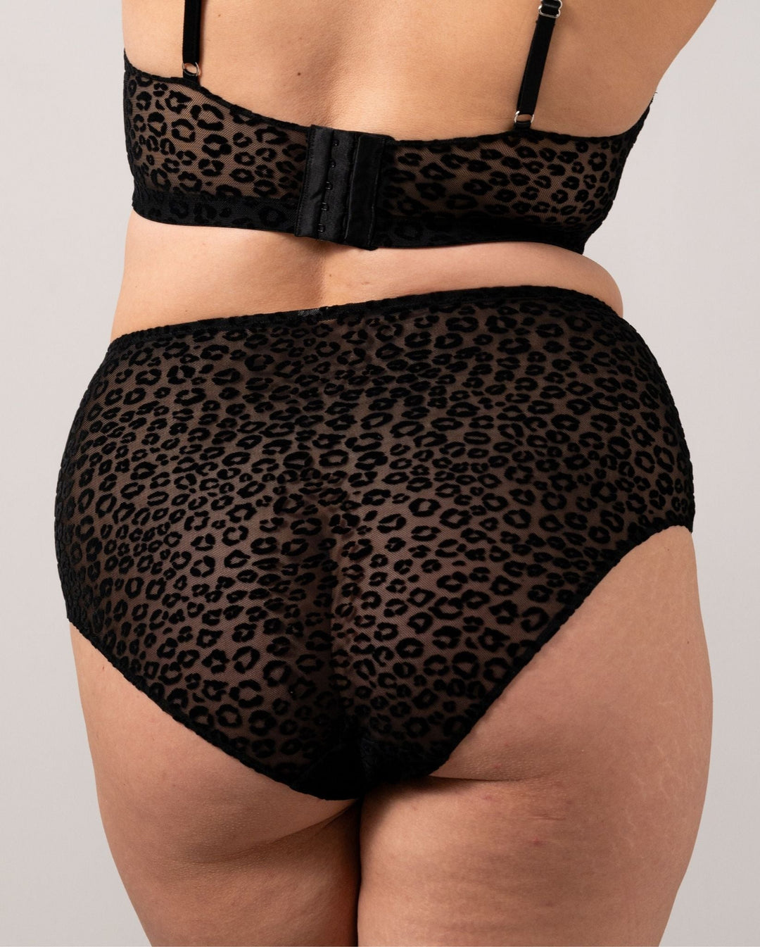 |model-size=XL|#color_black-leopard